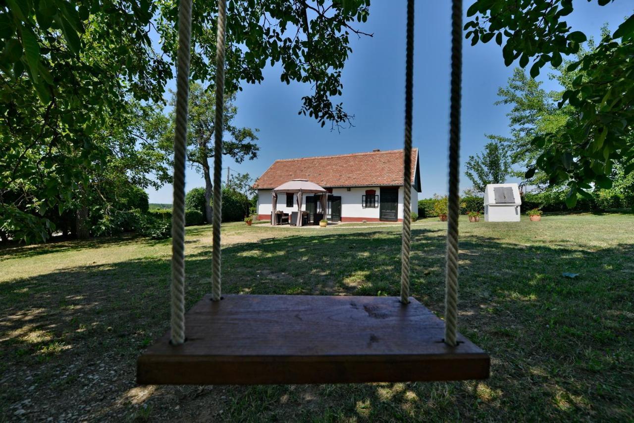 Lelle Vineyard Cottages Balatonlelle Exterior photo