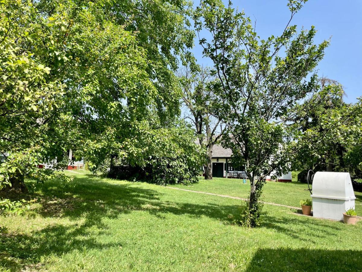 Lelle Vineyard Cottages Balatonlelle Exterior photo