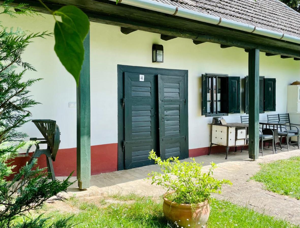 Lelle Vineyard Cottages Balatonlelle Exterior photo
