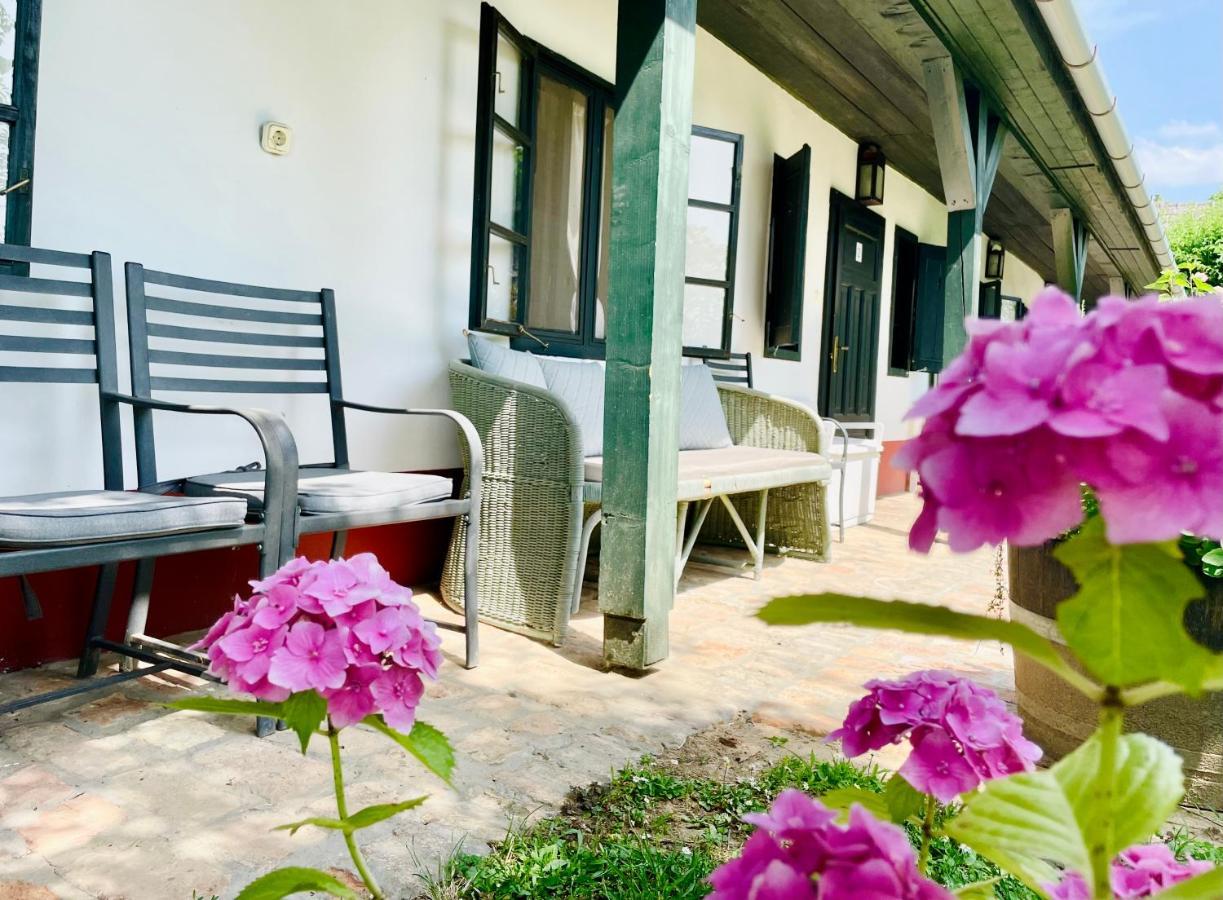 Lelle Vineyard Cottages Balatonlelle Exterior photo